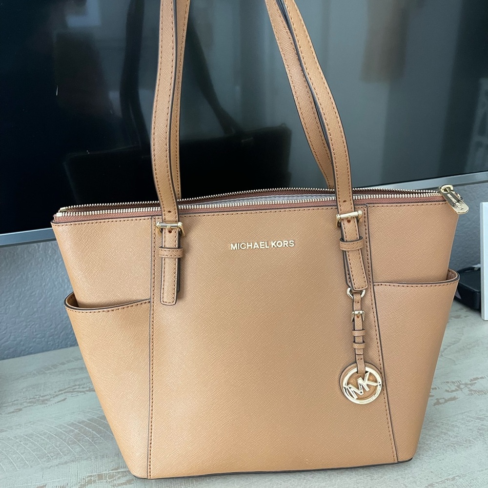Michael Kors Jet Set Leather Tote